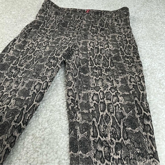 Spanx Size XL Jean-ish Ankle Length Leggings Pants Snakeskin #20018R Stretch - Picture 6 of 10